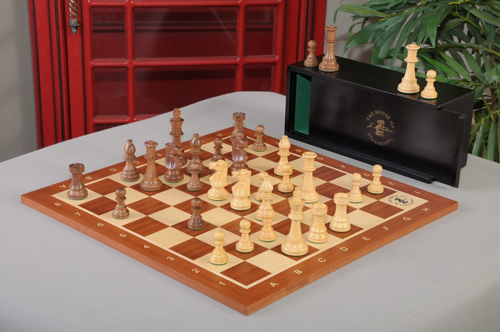 Club Series Luxury Chess Set (Pieces, Box, and Board)